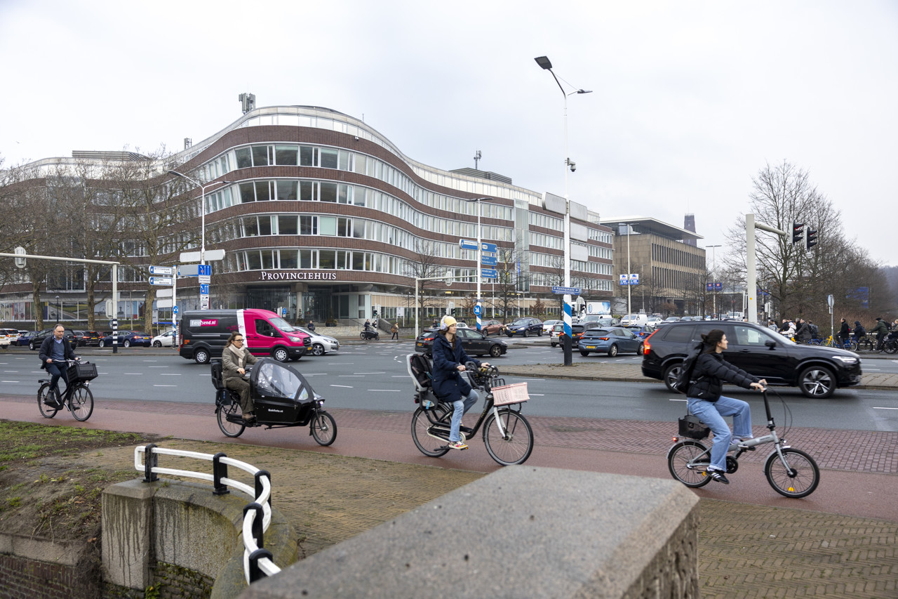 'Spoedplan minder aardolie' gepresenteerd: fietsen en elektrisch rijden
