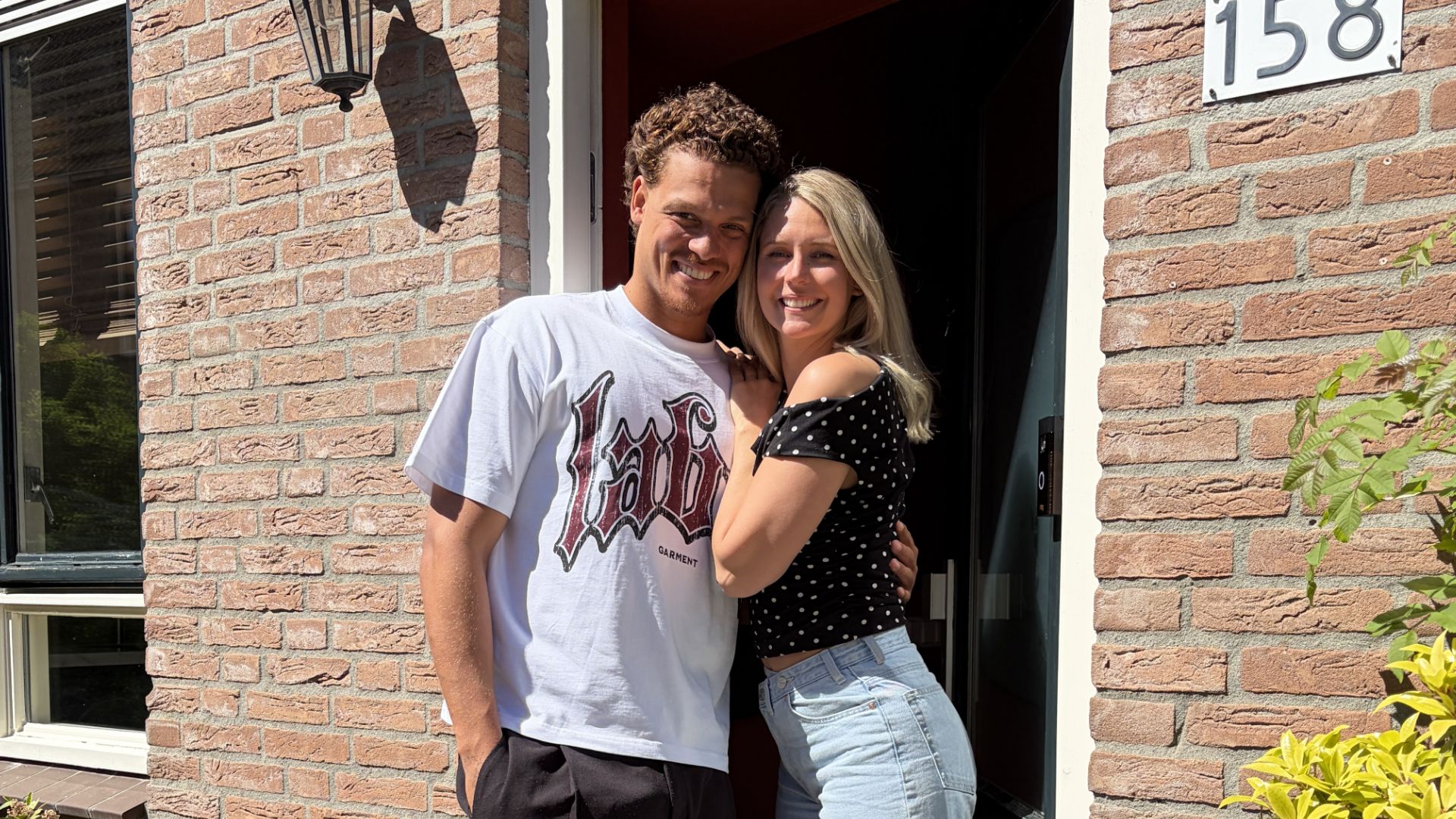 Kijken, kijken bij Lisa en Tyron: 'Het hemelbed maakt het wat troeperig'