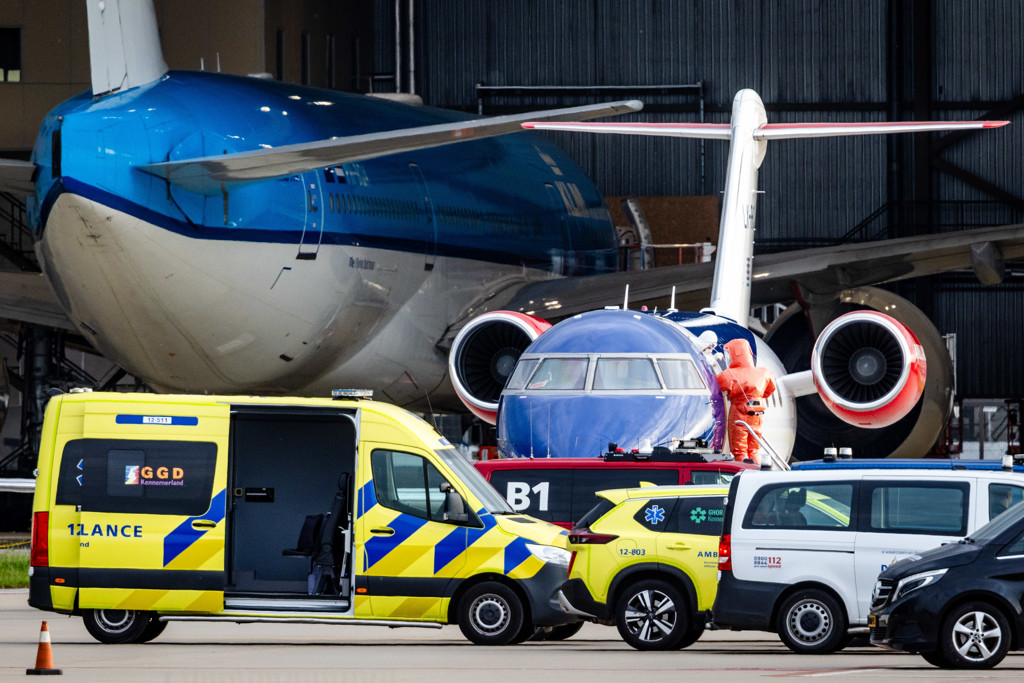 KLM-stewardess in ziekenhuis opgenomen na contact met hantavirus-patiënt: 'Milde klachten'
