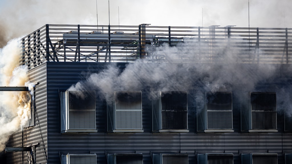 Image for the article: Grote brand bij datacentrum Almere, heeft 'grote impact' op netwerk Universiteit Utrecht