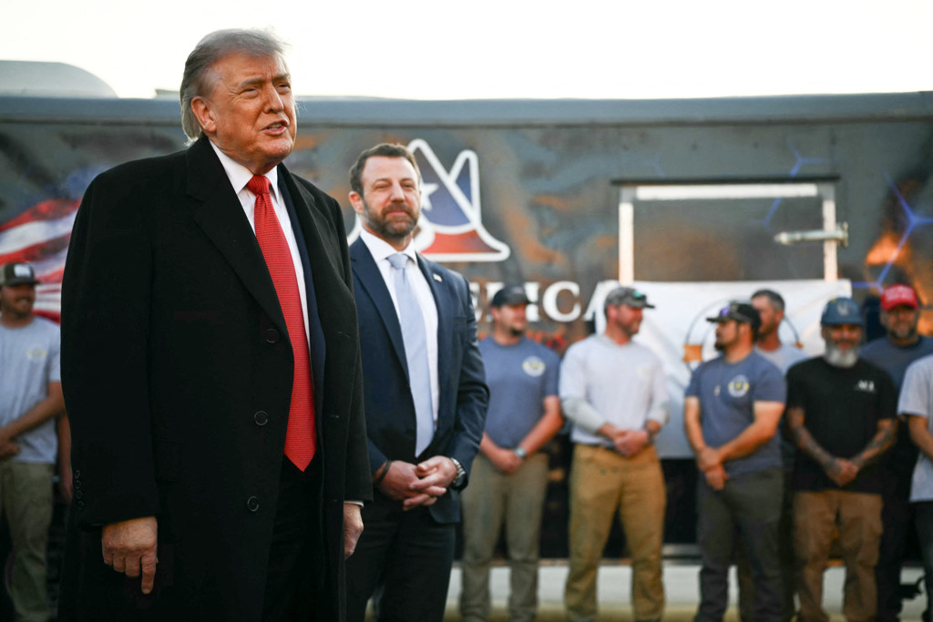 Trump zegt dat Iran wordt 'geleid door gekken', staakt-het-vuren nog in stand