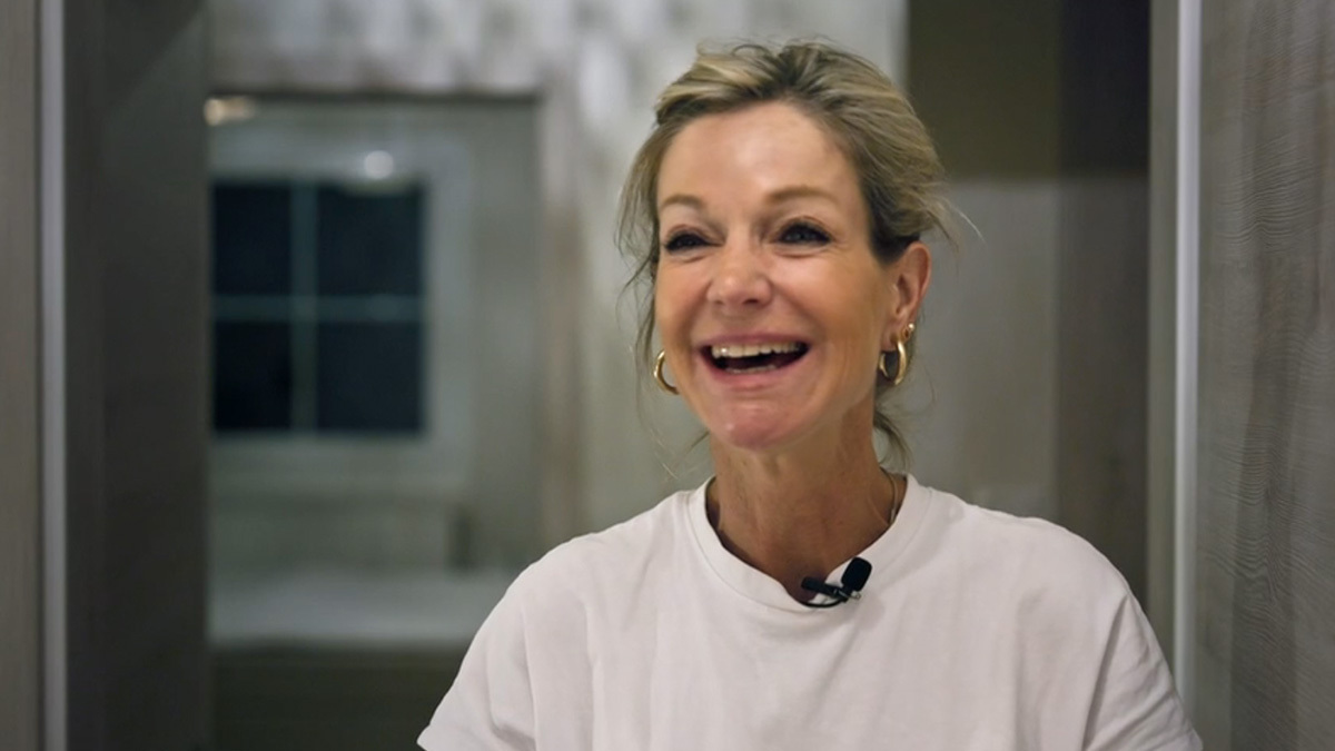 Caroline krijgt hulp van WVL-ster in Daar Gaan Ze Weer
