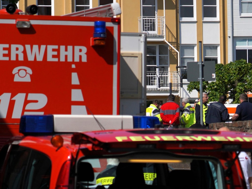 Gijzeling in bank Duitse plaats Sinzig, politie massaal aanwezig