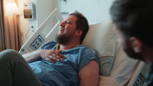 Tycho uit Over Mijn Lijk haalde grap uit bij oncoloog: 'Schrok zich rot'