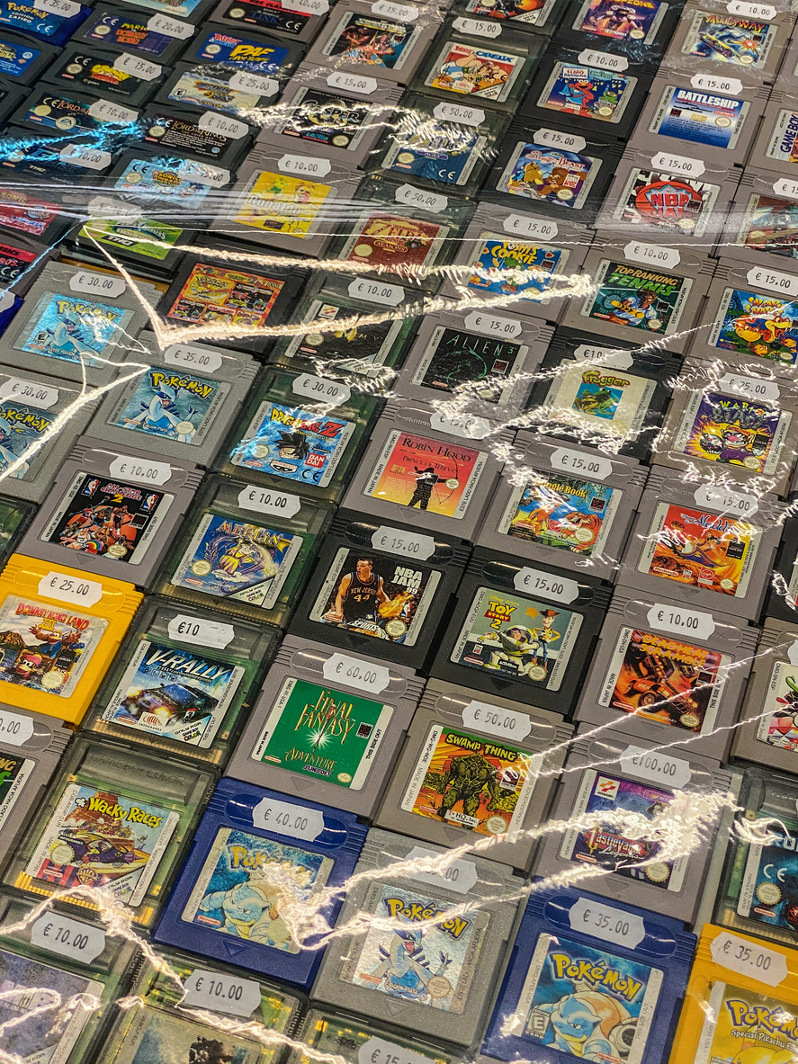 Lara zoekt jongen die map vol Pokémonkaarten vergat op vrijmarkt Heemskerk: 'Hij was er zo trots op'