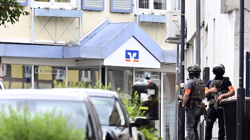 Politie valt bank in Duitse Sinzig binnen, daders zijn spoorloos