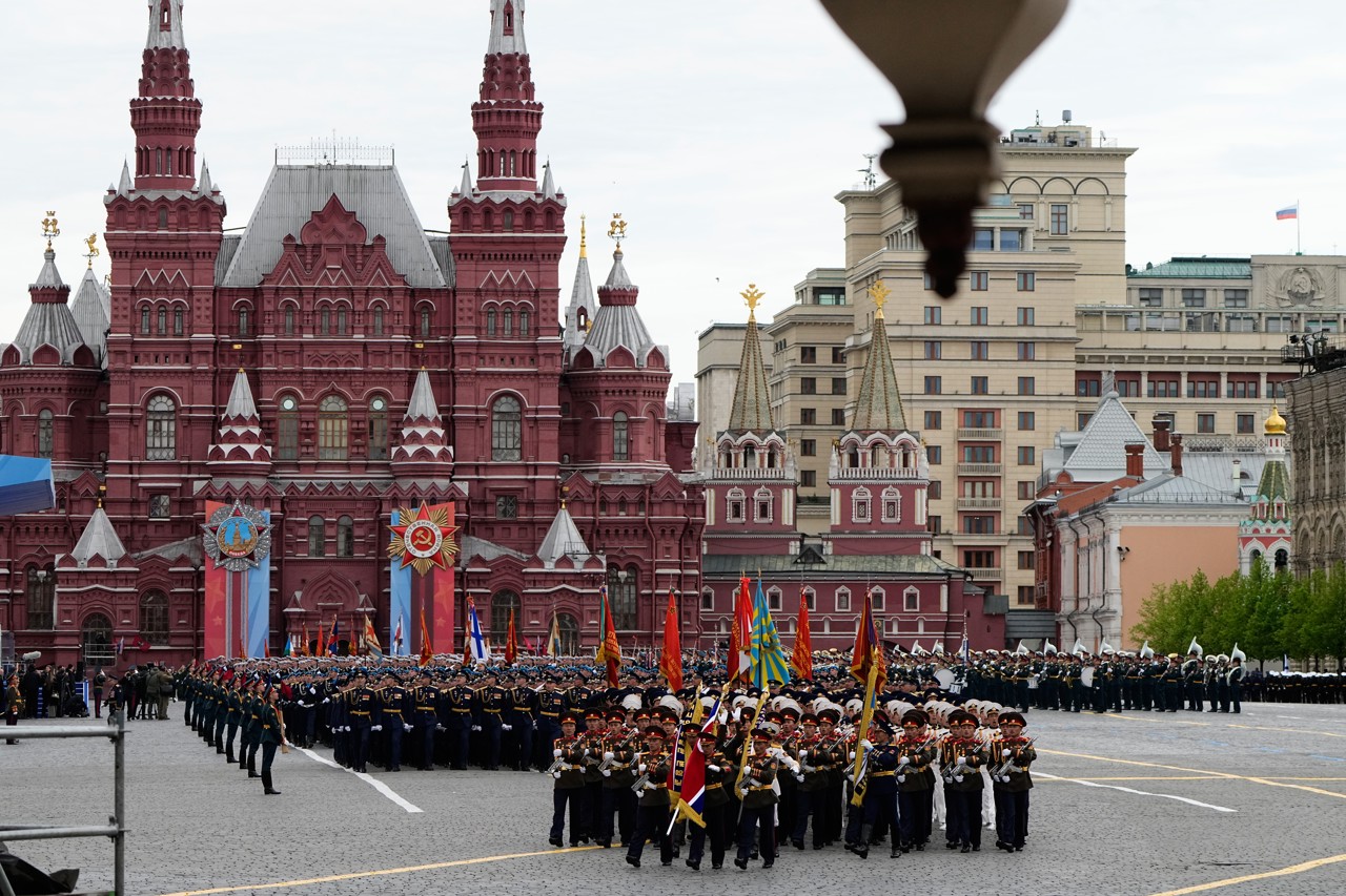 Geen tanks, amper gasten: sobere parade Moskou 'roept vragen op'