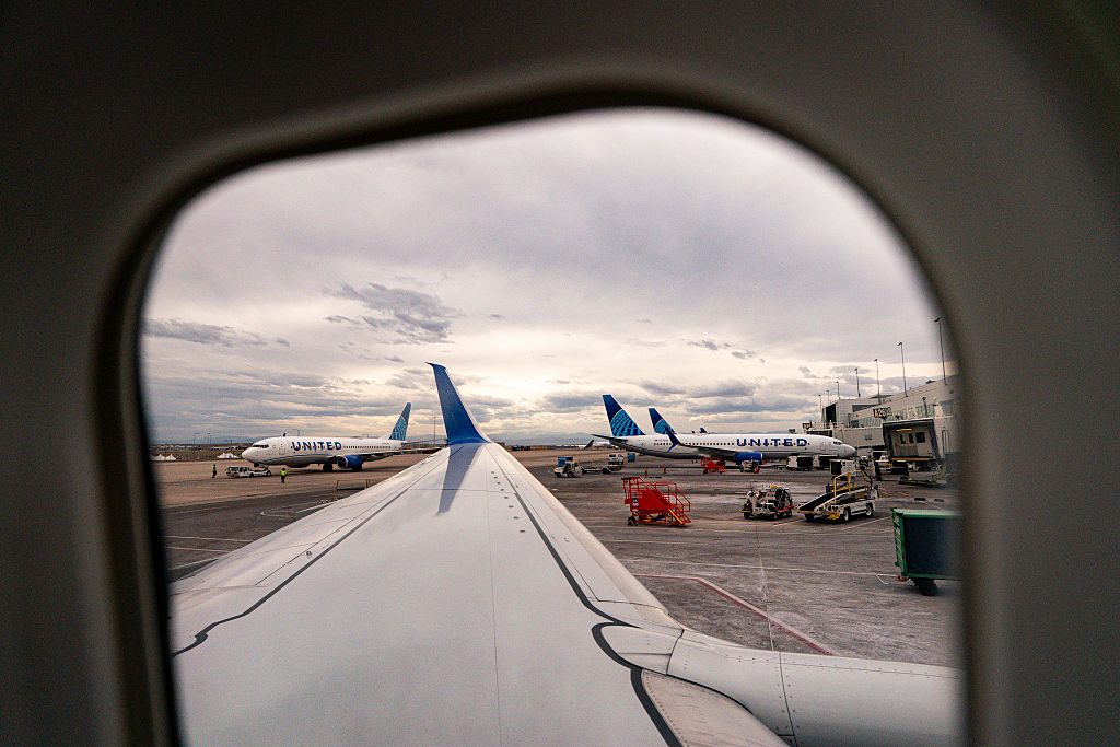 Man overreden door vliegtuig op startbaan luchthaven Denver
