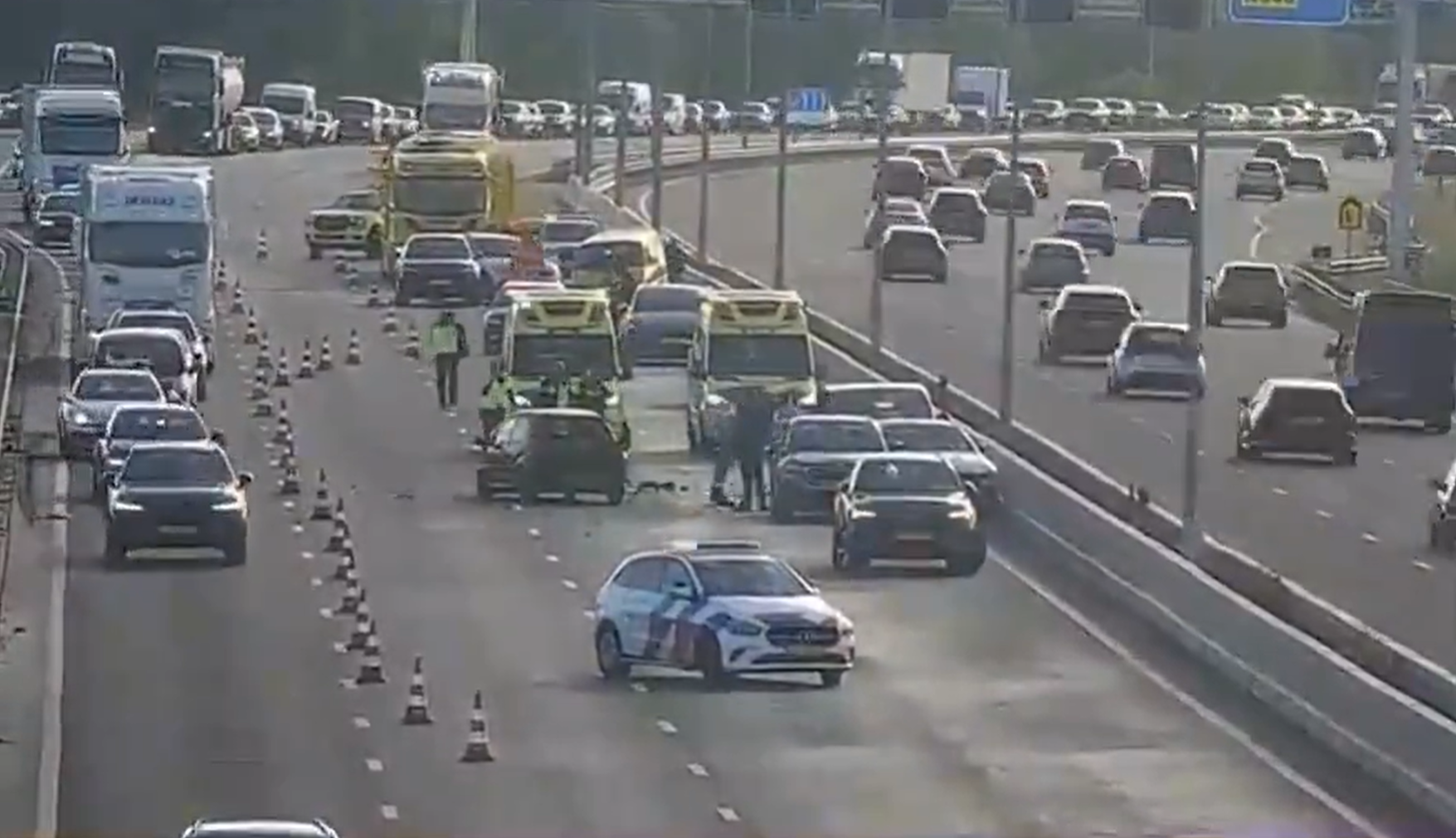 Grote kettingbotsing op A1 bij Deventer met veel voertuigen