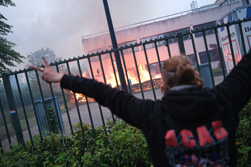 Meerdere aanhoudingen bij protesten tegen asielopvang in Loosdrecht