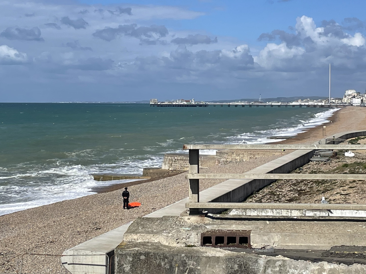 Drie jonge vrouwen levenloos uit water gehaald bij strand Brighton: identiteit nog onbekend