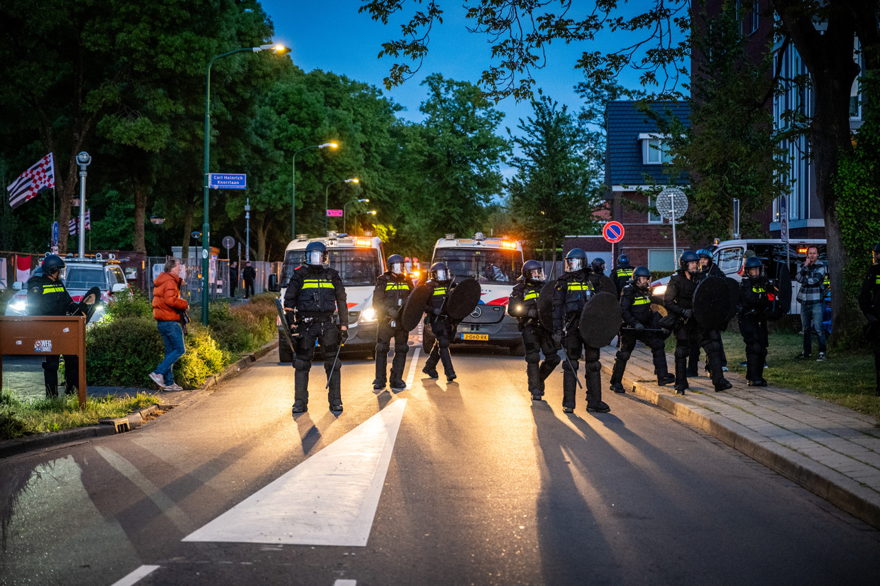 Politie beëindigt protest Loosdrecht, vijf personen aangehouden