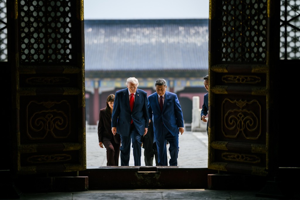 Trump zegt vanuit China dat zijn geduld met Iran opraakt