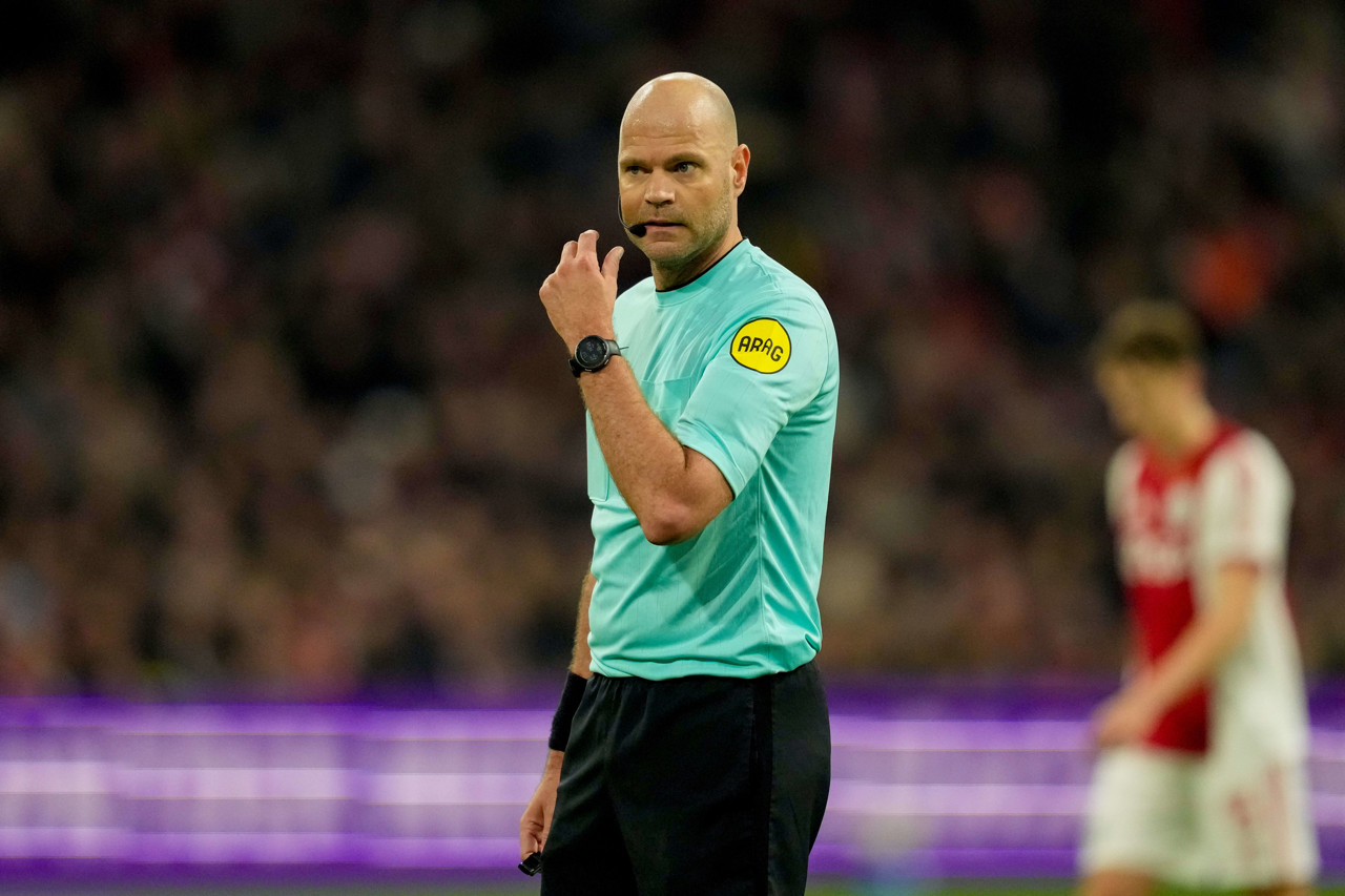 Voetbalscheidsrechter Rob Dieperink (38) overleden: 'We zijn diepbedroefd'