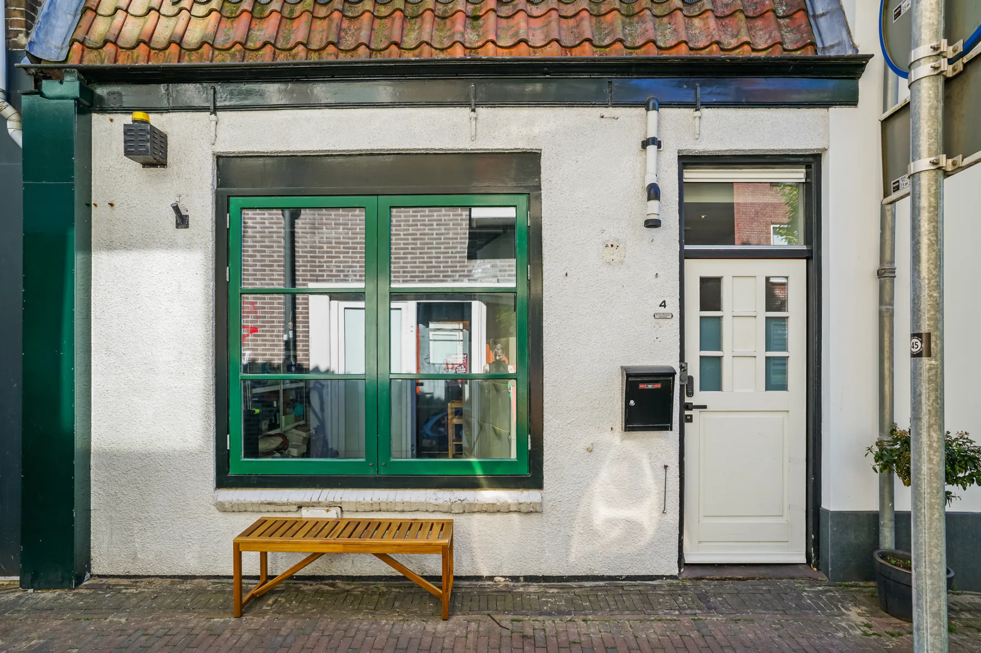 Funda-vondst: knus huis blijkt riante woning met enorm glazen dak