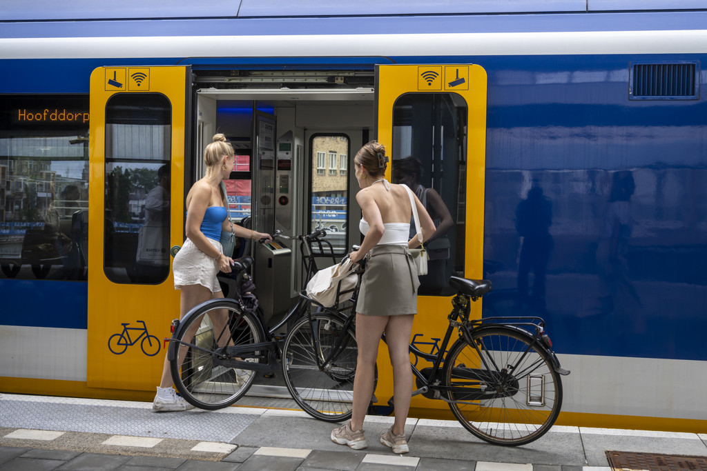 In zomermaanden goedkoper onbeperkt treinreizen tijdens daluren, kabinet komt met voorstel