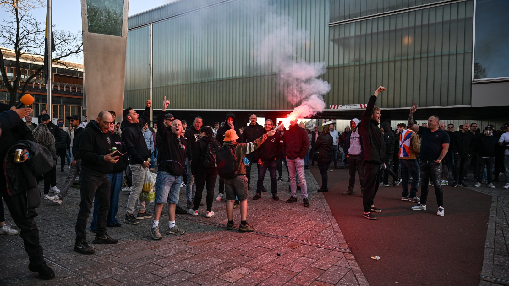 Celstraf voor belagen agenten bij azc-protest in IJsselstein