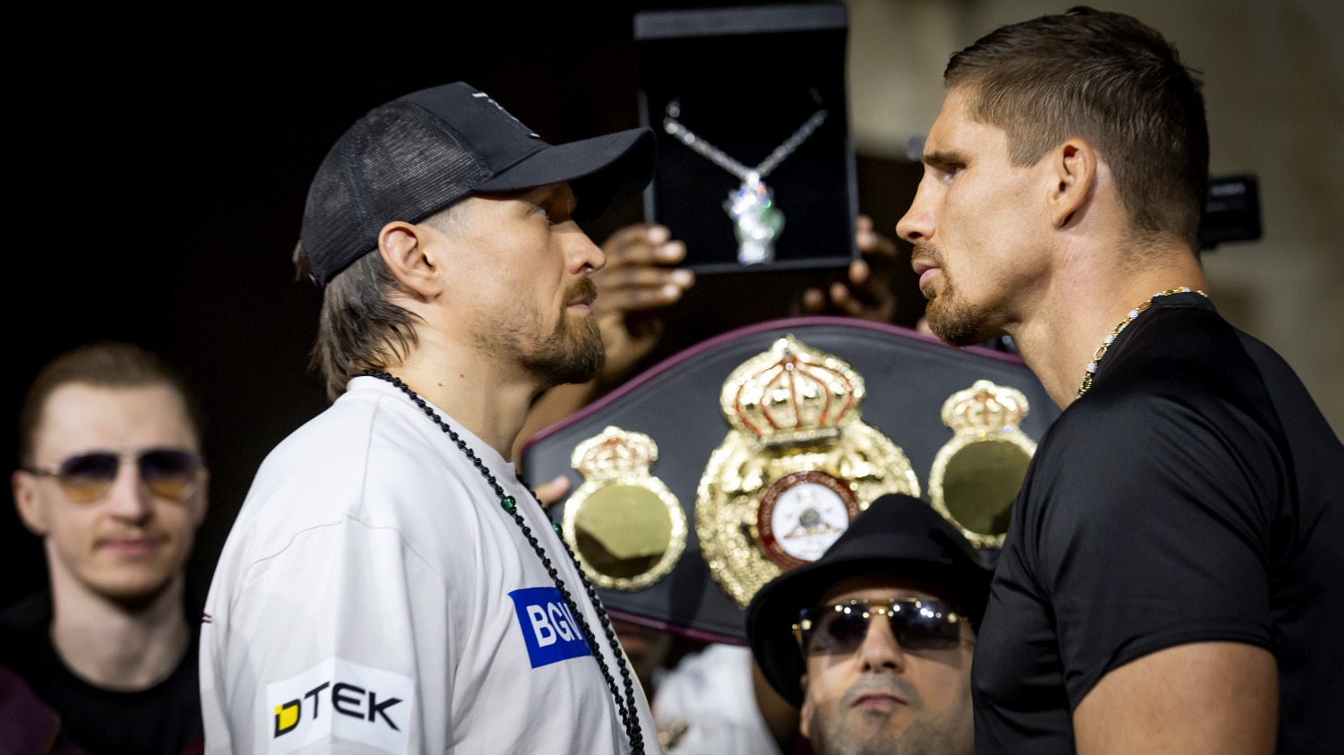 Verhoeven na staredown met Usyk: eindelijk is het zover, laat de beste bokser winnen