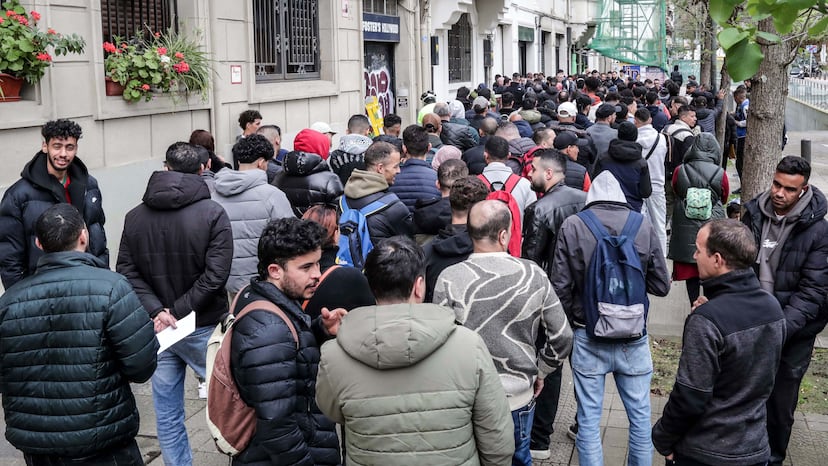 Aantal migranten dat zich meldt voor Spaans generaal pardon dubbel zo hoog als verwacht