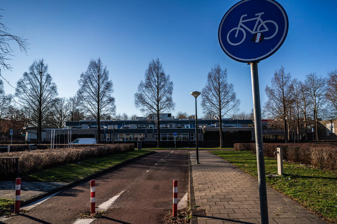Politie zoekt man na aanranding in Amersfoort, kneep keel slachtoffer dicht