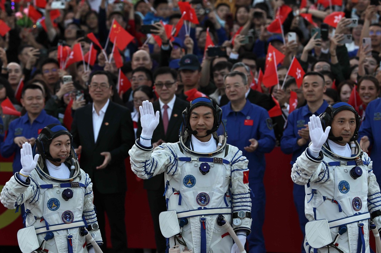 China stuurt voor het eerst ruimtevaarder een jaar naar de ruimte
