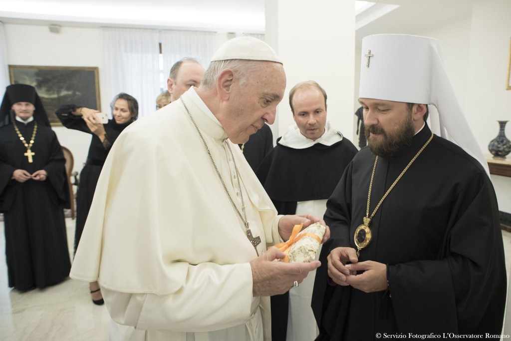 Bisschop Russisch-Orthodoxe Kerk in Tsjechië opgepakt met drugs in auto