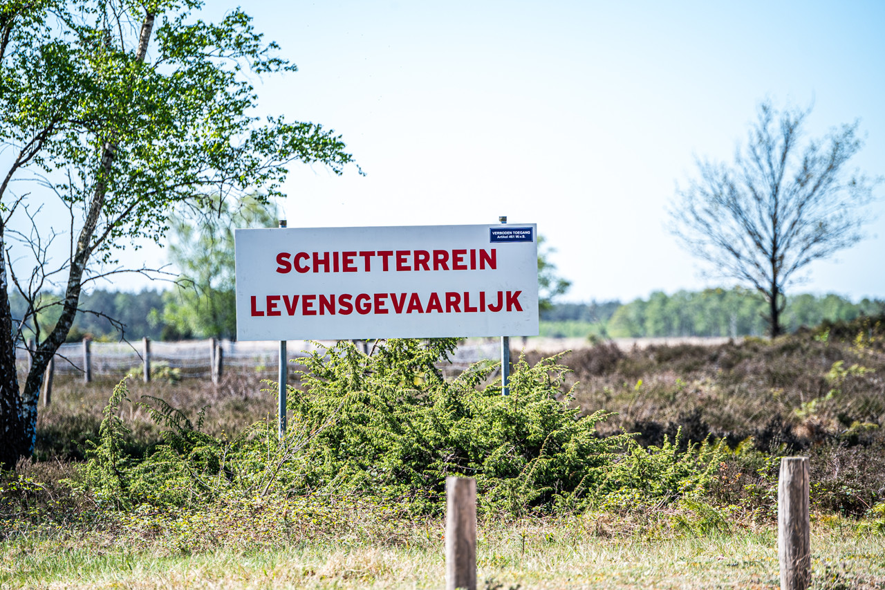 Defensie stelt oefeningen in Gelderland voorlopig uit om risico natuurbranden