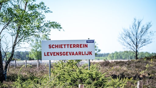 Defensie stelt oefeningen in Gelderland voorlopig uit om risico natuurbranden Defensie stelt oefeningen in Gelderland voorlopig uit om risico natuurbranden