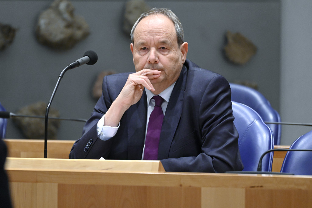 Kabinet: verhoging AOW-leeftijd van tafel