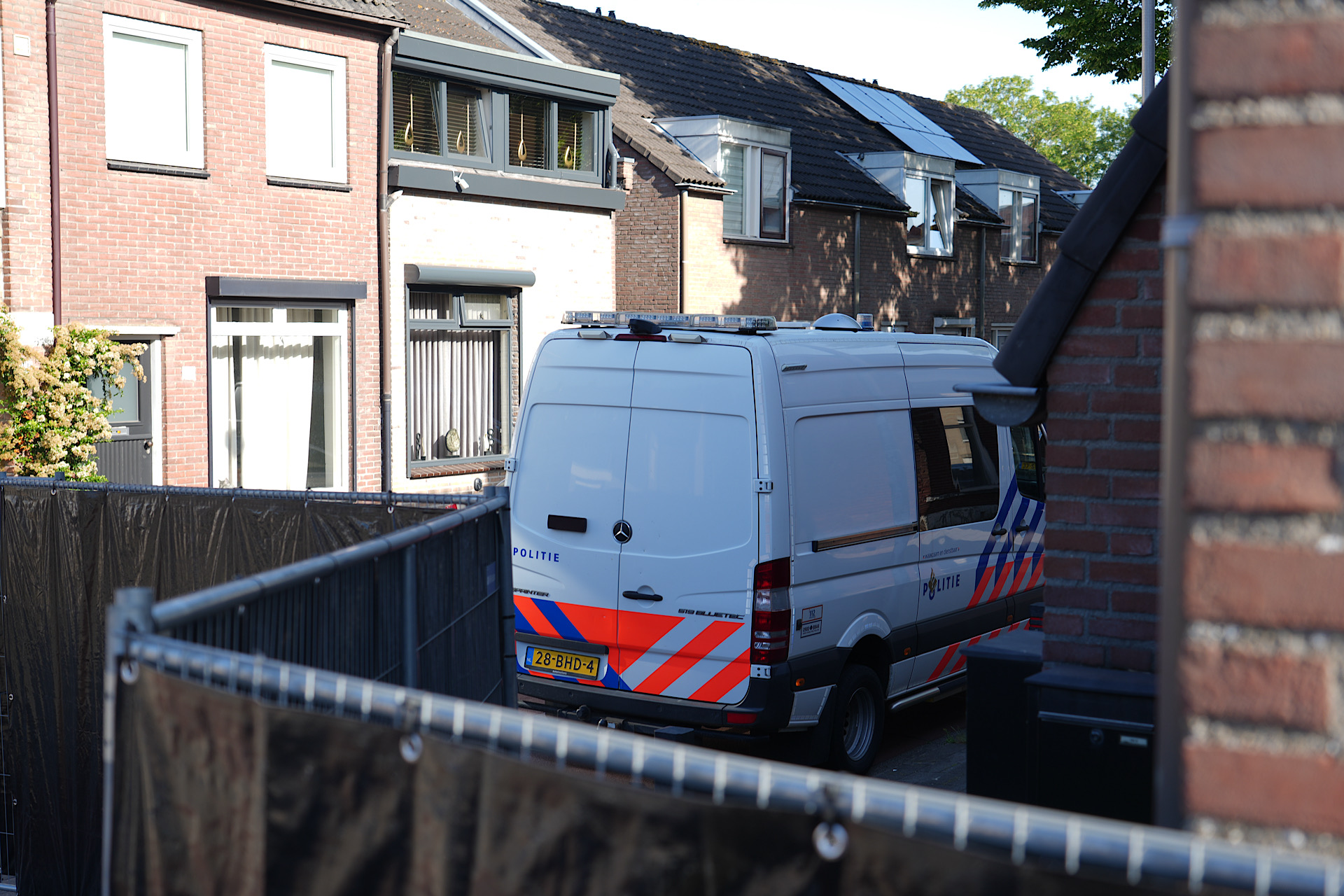 Dode bij steekpartij in woning Tilburg, twee mensen aangehouden
