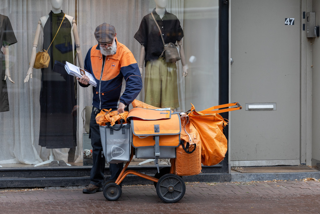 Postbezorging binnen een dag gaat 3,95 euro kosten