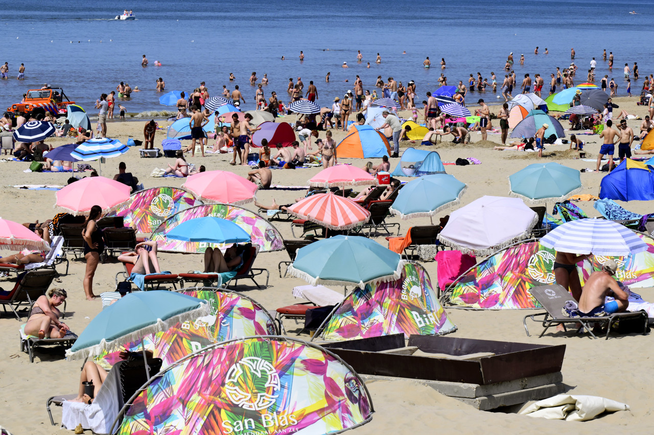 Noodverordening in Zandvoort na overlast bij strand, ook onrust in Rotterdam