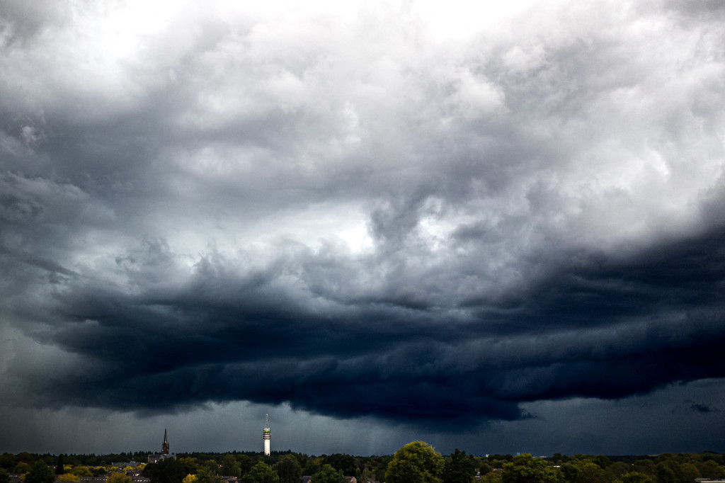Code oranje in vier provincies om onweer: hier bliksemt het bij jou in de buurt