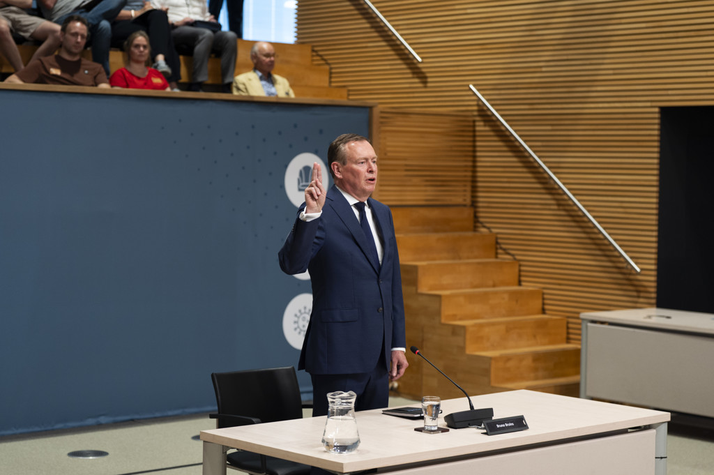 Oud-minister Bruins: niet overwogen carnaval te beperken om coronadreiging