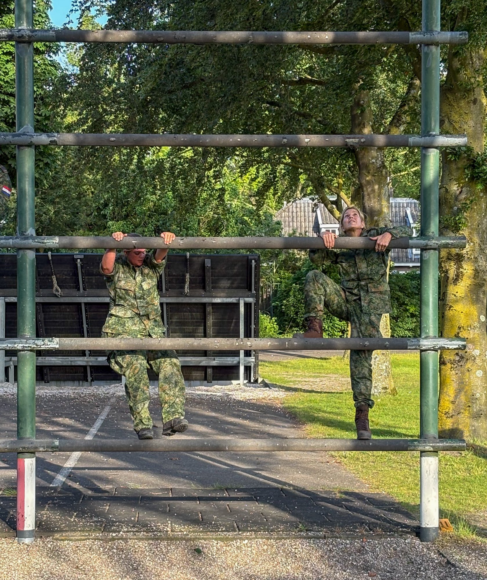Training koningin Máxima tot reservist bij Koninklijke Landmacht