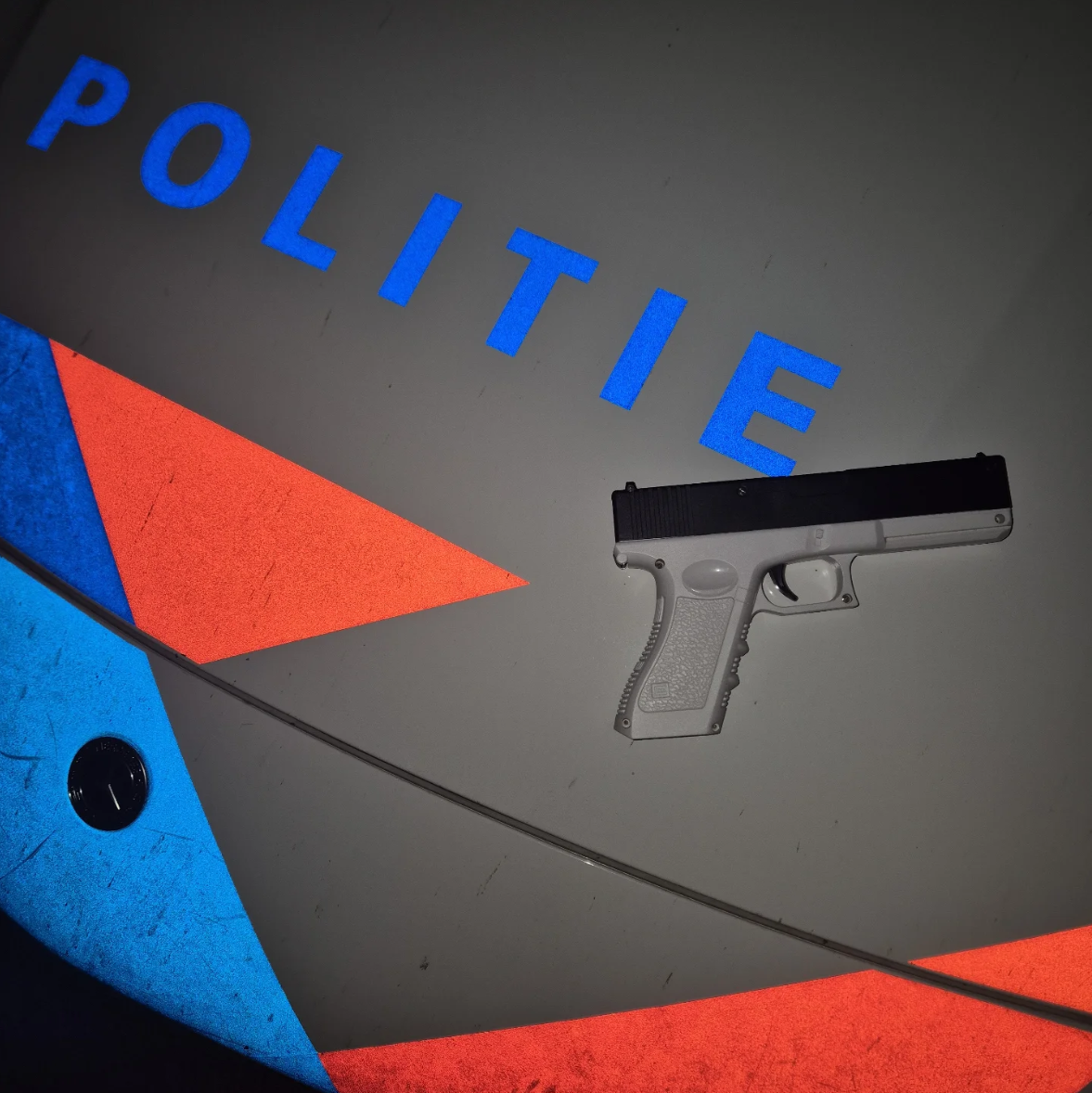 Politie in Middelburg trekt dienstwapen om waterpistool