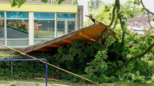 Ravage na plotselinge tornado bij Enschede: 'Net een oorlogsgebied'