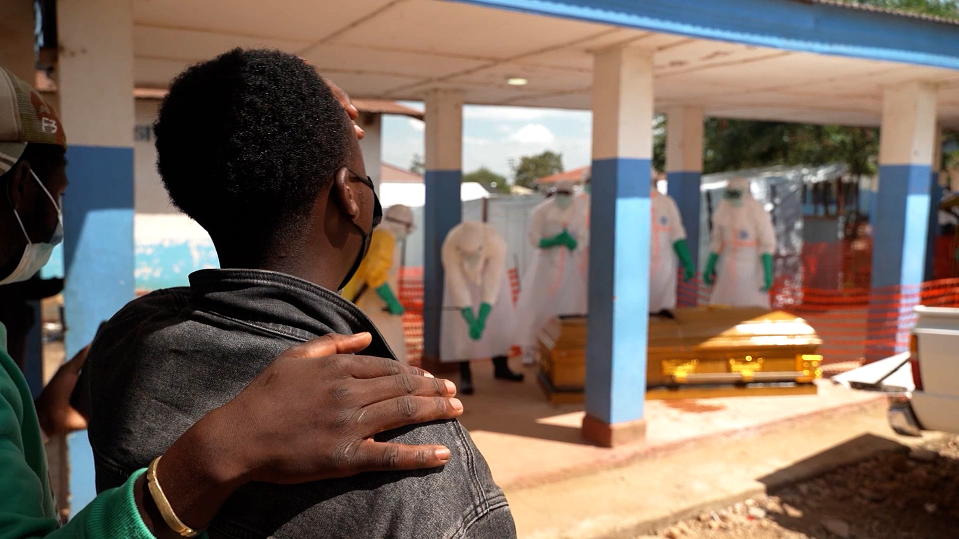 Wantrouwen bevolking bemoeilijkt bestrijding ebola-uitbraak: behandelcentra aangevallen