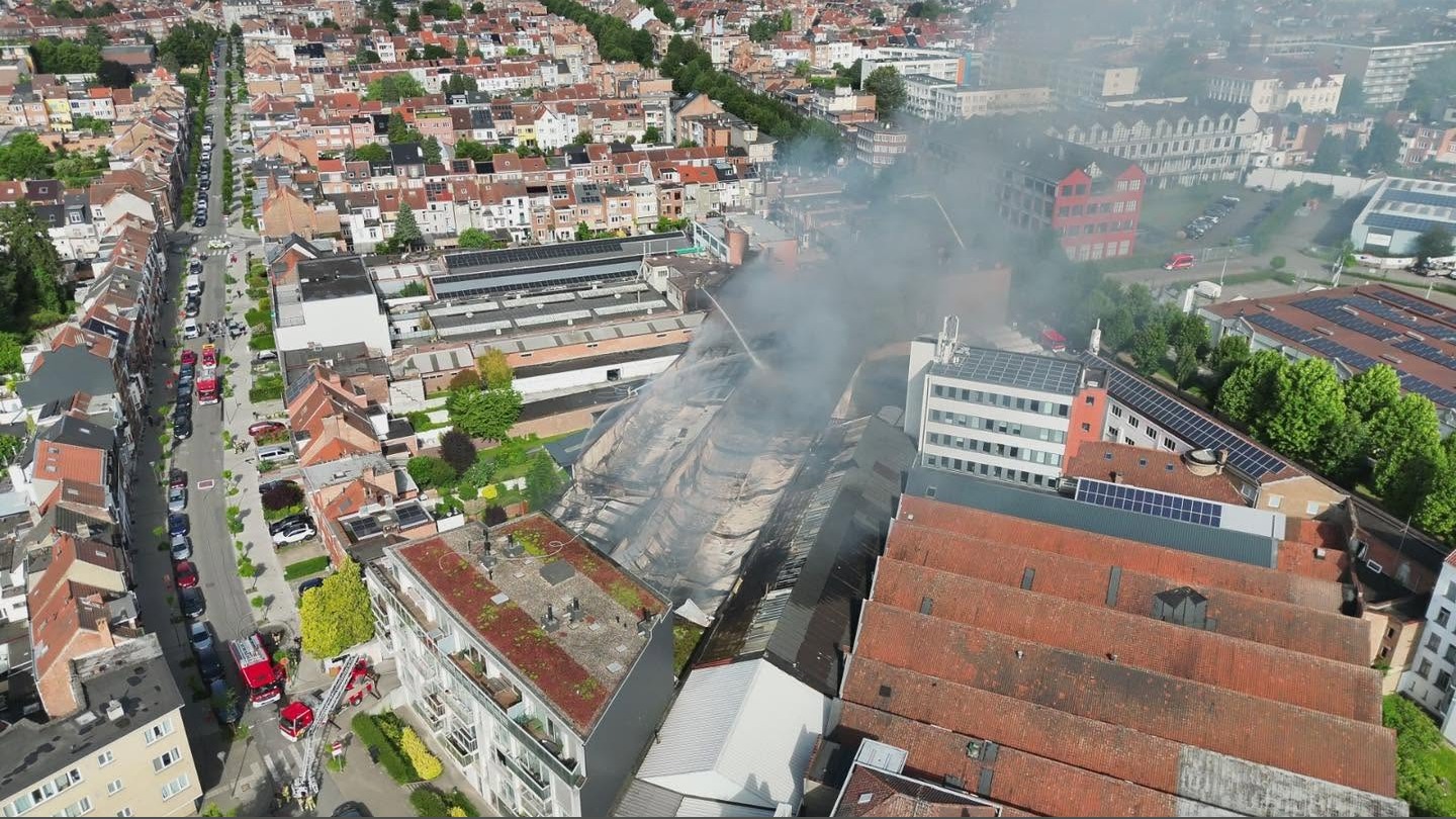 Meerdere lichamen gevonden onder puin na brand in Brussel