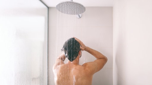 Expert waarschuwt: 'Na koude douche kun je warmte minder makkelijk kwijt'
