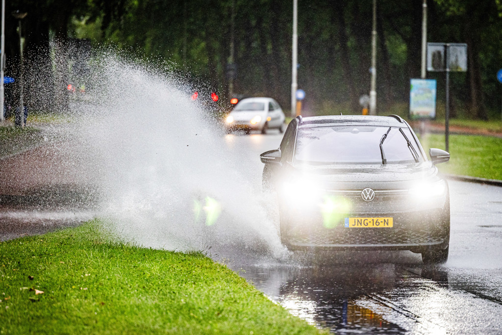 Kans op onweer, hagel en windstoten: blijft koel voor de tij