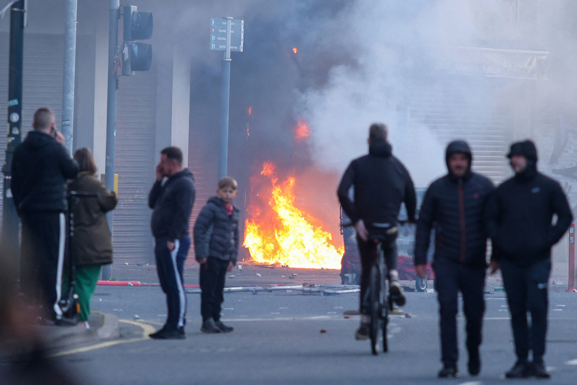 Geschokte reacties op racistisch geweld in Belfast
