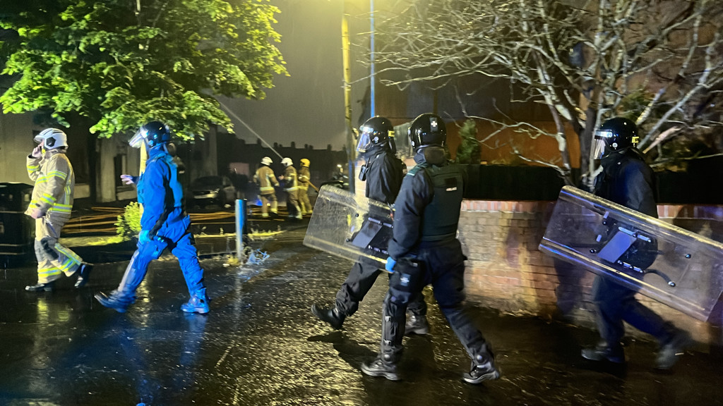 Demonstraties en brandstichtingen na luguber steekincident i