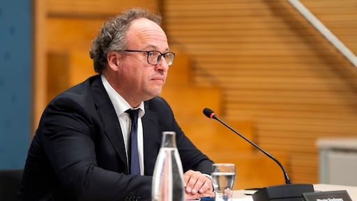 Oud-minister Koolmees kreeg buikpijn van de invoering van de avondklok: Duivels dilemma'