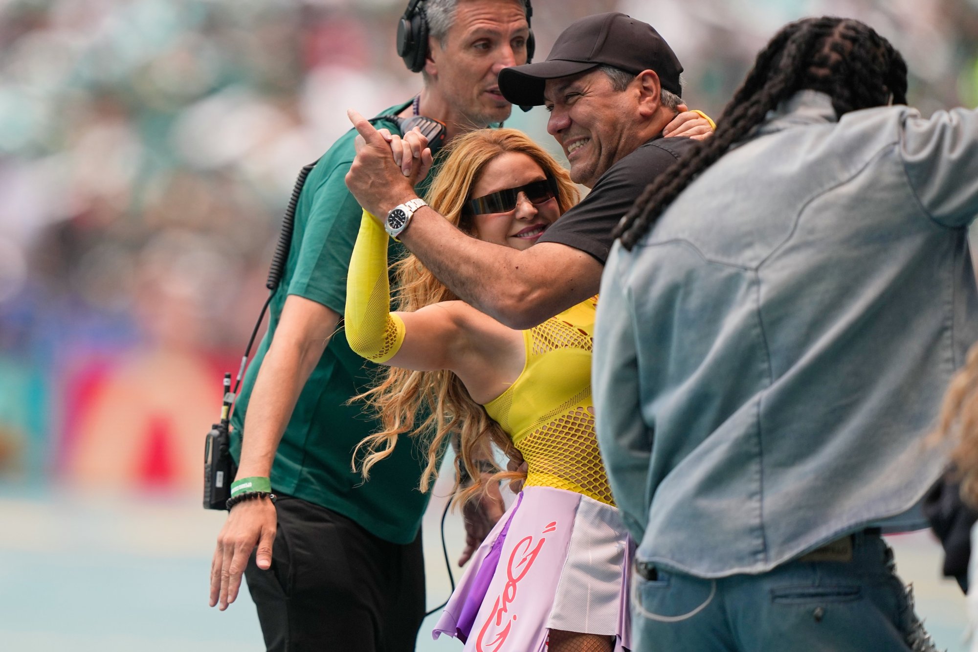 Shakira niet van het veld af te slaan na optreden bij WK-ope