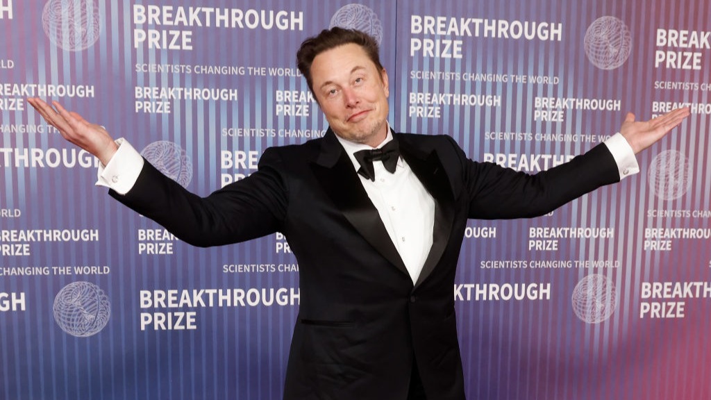 Elon Musk wordt morgen waarschijnlijk 's werelds eerste biljonair