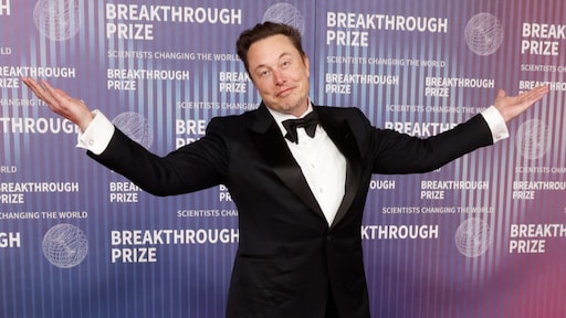 Elon Musk wordt morgen waarschijnlijk 's werelds eerste biljonair