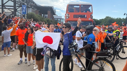 Japanse fans onder de indruk van Nederlanders: 'Jullie zijn grappig'