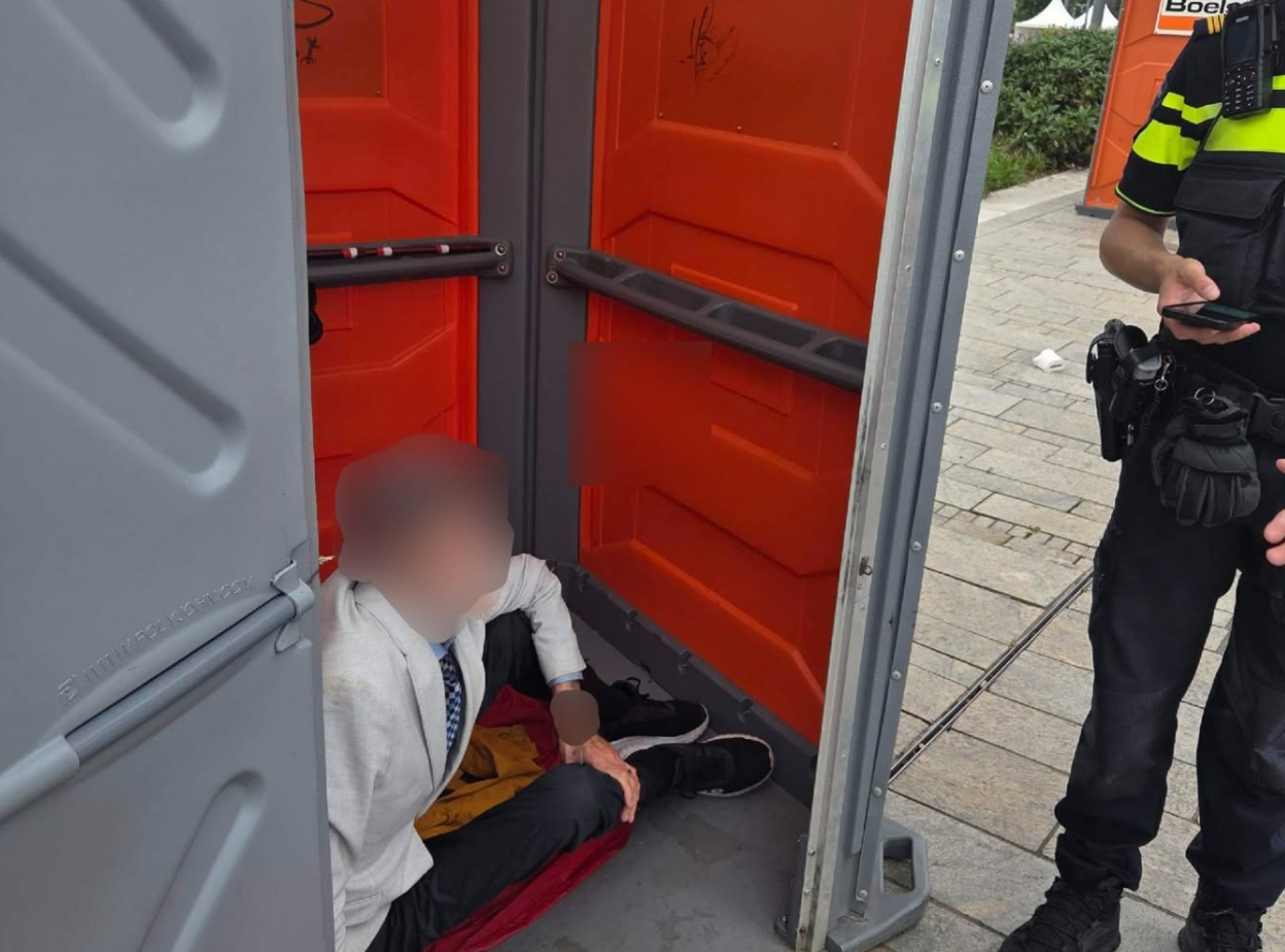 Geen frisse start in Almere: man in slaap gevallen in Dixi en opgesloten