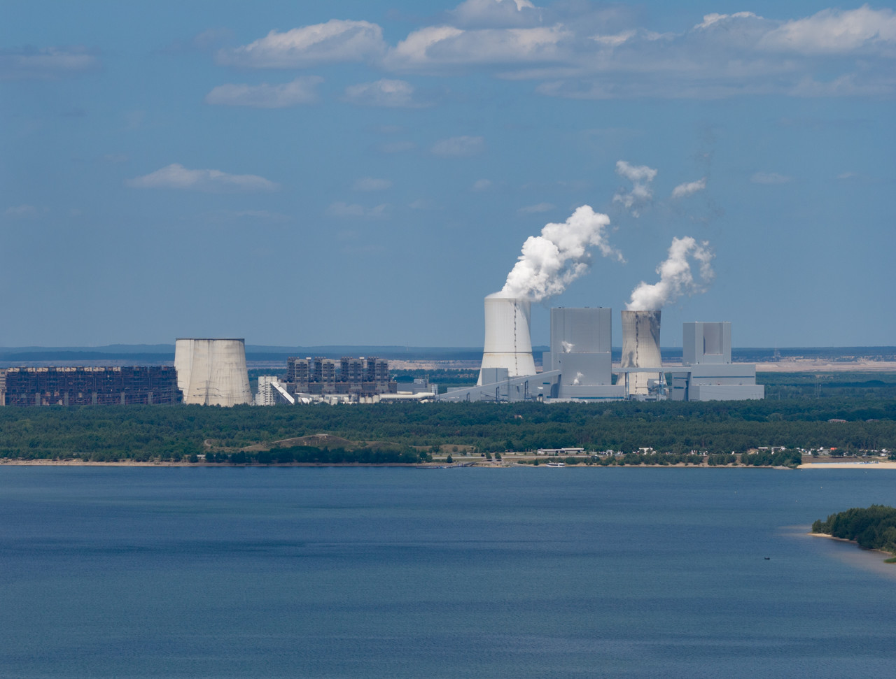 Kabinet: Groningen en Zeeland optie voor grote kerncentrales